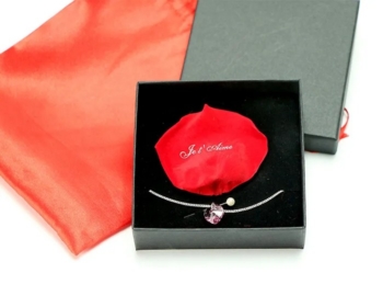 Herz Halskette in Swarovski® Rosenkristall mit dem ewigen Blütenblatt 18